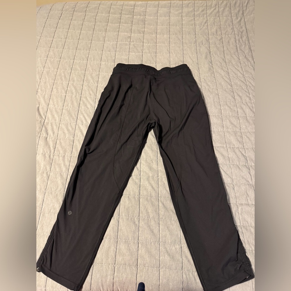 Lululemon - CROPPED Dance Studio Pants - Size 8 - Picture 2 of 3